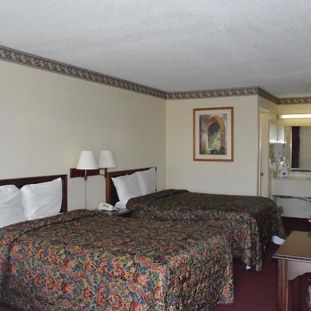 Knights Inn Hurricane Mills Экстерьер фото