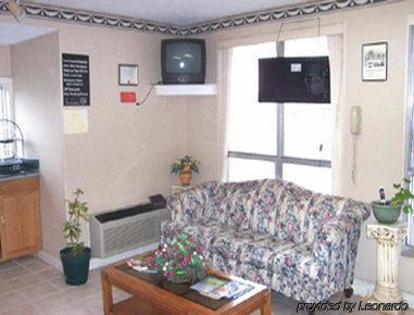 Knights Inn Hurricane Mills Интерьер фото