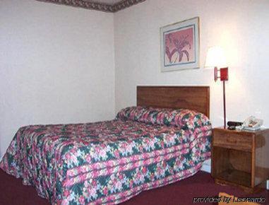 Knights Inn Hurricane Mills Номер фото