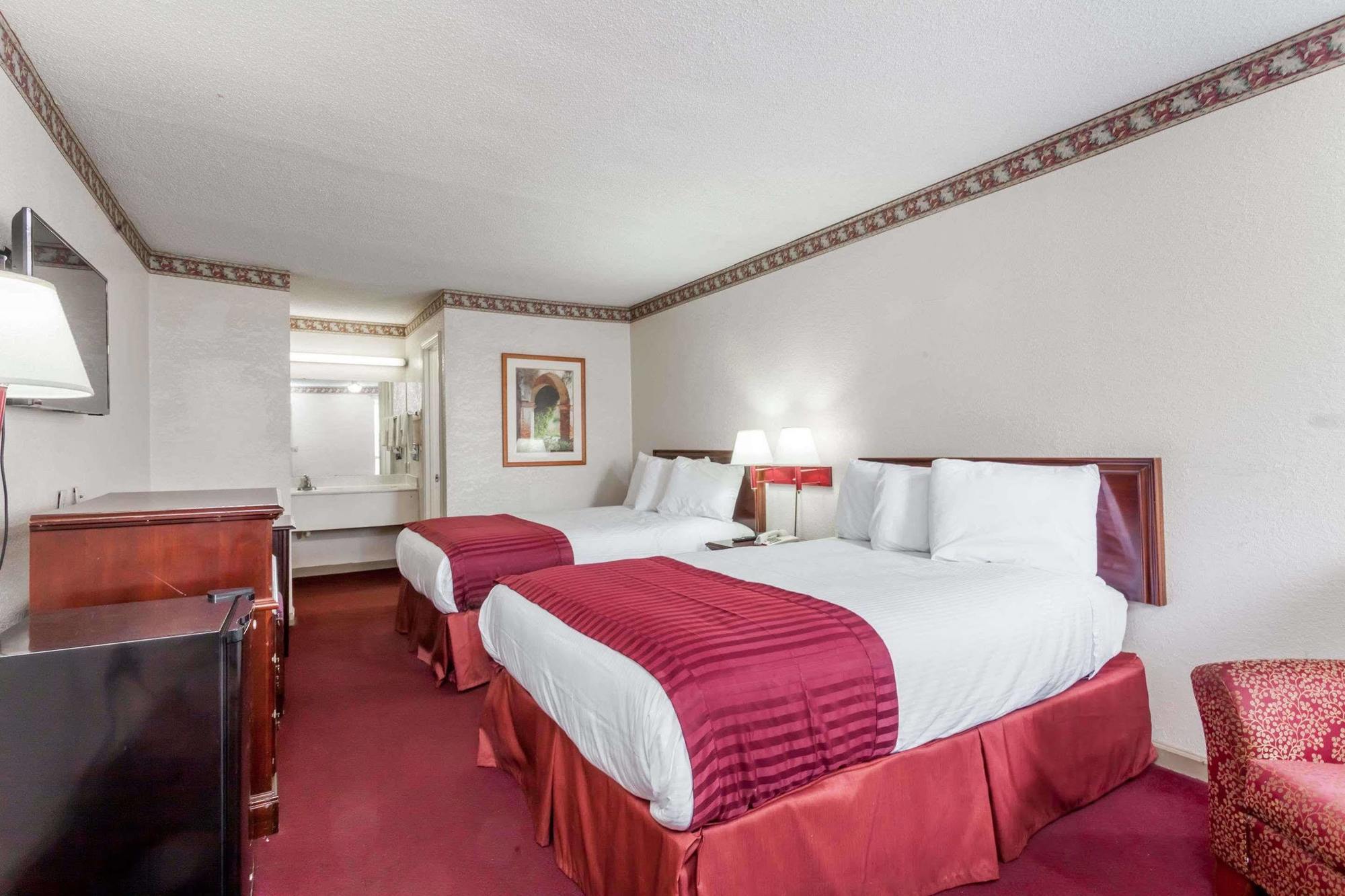 Knights Inn Hurricane Mills Экстерьер фото
