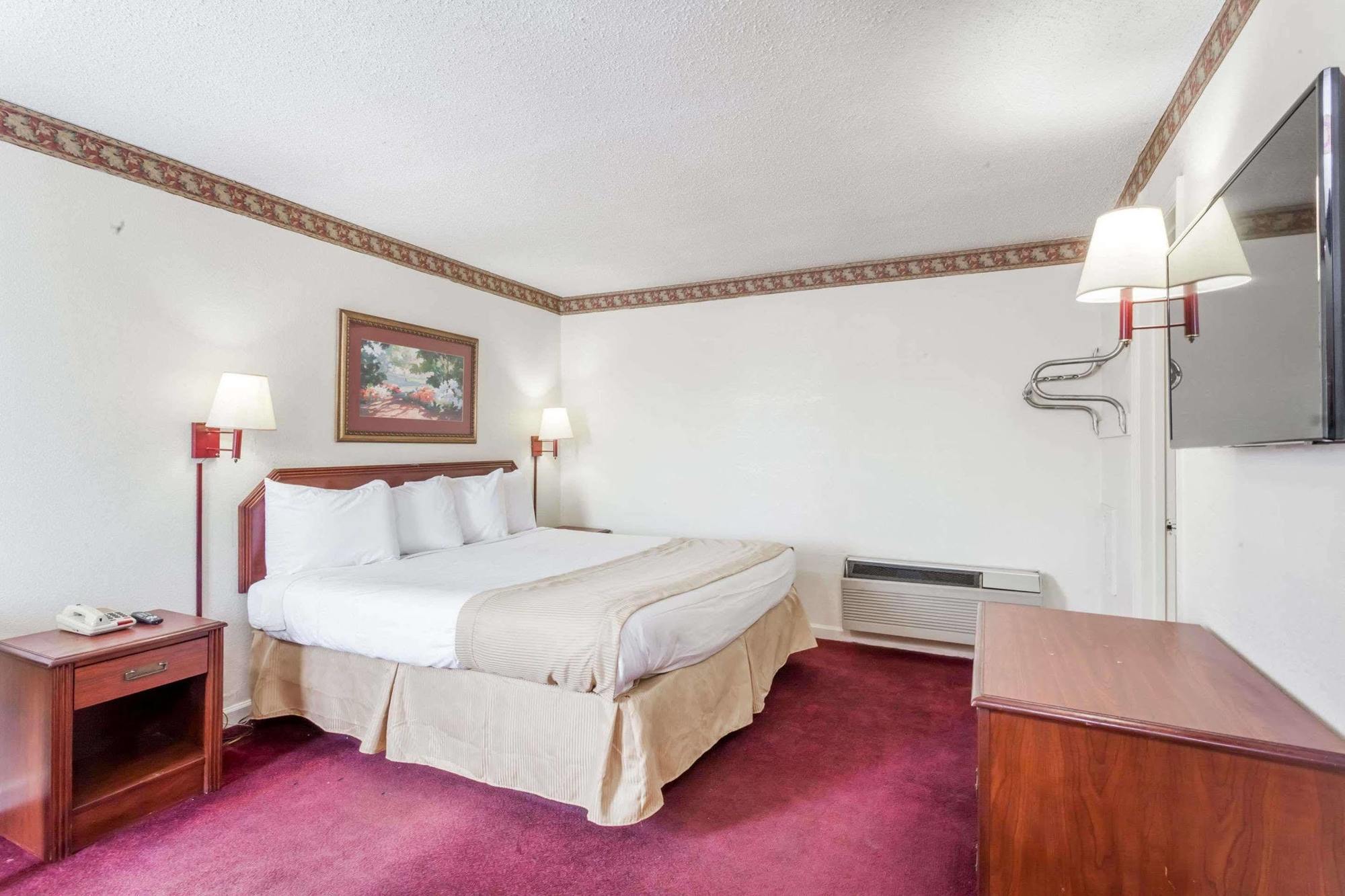 Knights Inn Hurricane Mills Экстерьер фото